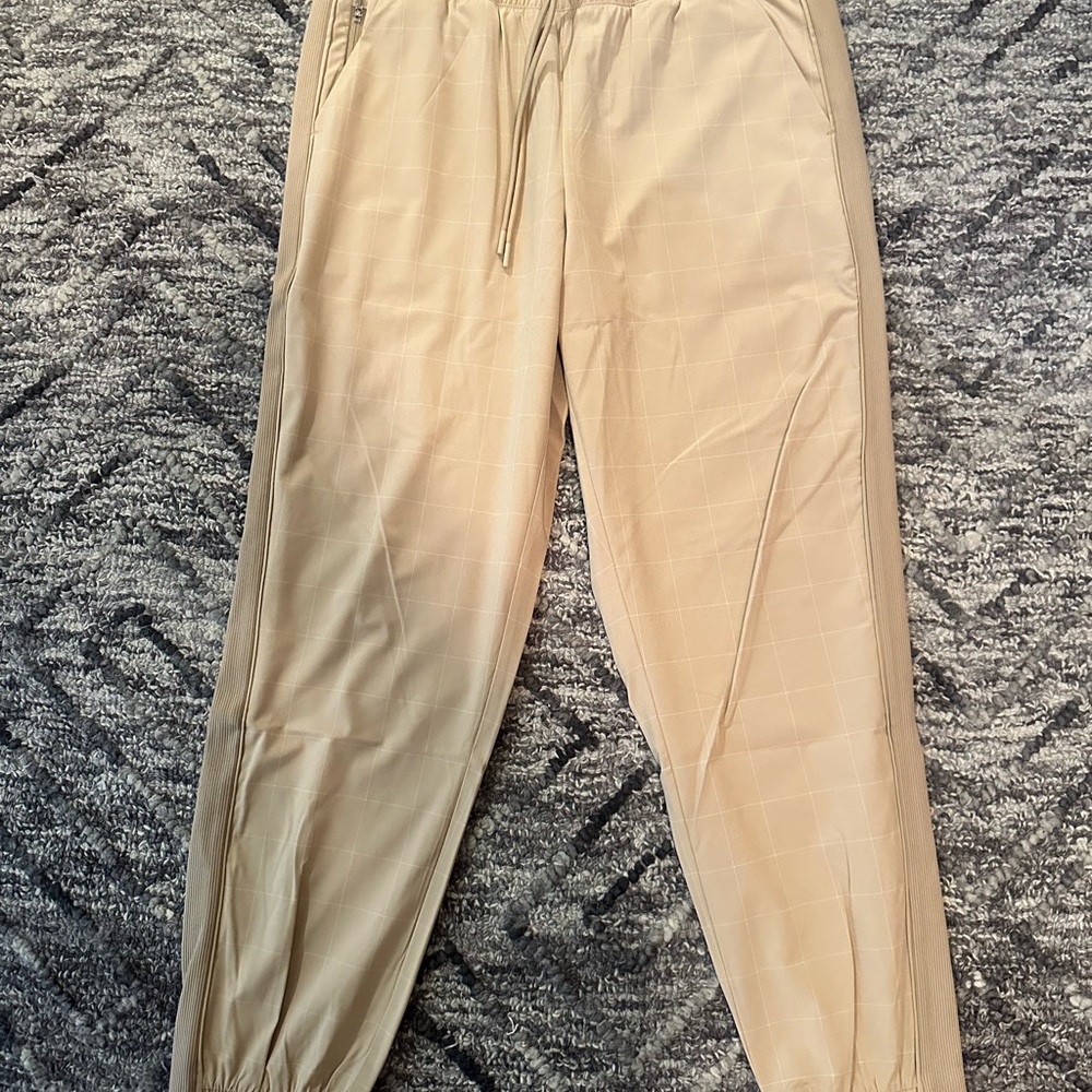 Athleta Women’s  Beige and white checkered Joggers